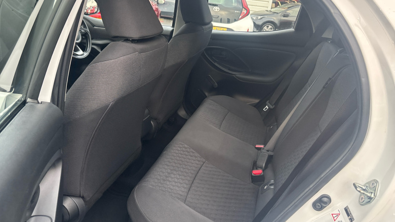 Toyota Yaris 1.5 Hybrid Icon 5dr CVT Hybrid Hatchback